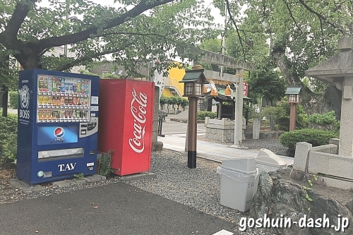 伊奴神社(名古屋市西区)境内の自動販売機