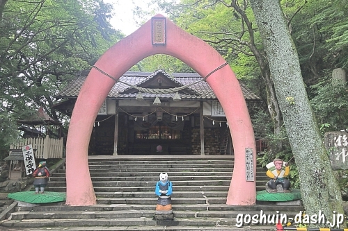 犬山桃太郎神社の桃型鳥居