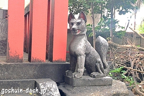 榊森白山社(名古屋市中区)の狛狐