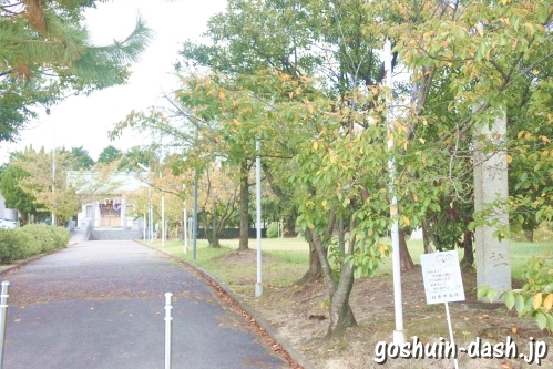 岩崎神明社(愛知県日進市)参道と標柱