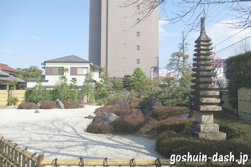 長尾山東界寺(名古屋市東区)枯山水庭園と層塔