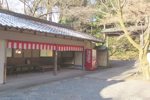 応夢山定光寺(愛知県瀬戸市)休憩所と自動販売機